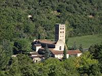 Abbaye Saint Michel de Cuxa, Vue des hauteurs (ouest) (2).jpg